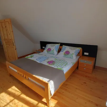 Zur Opernsaengerin *