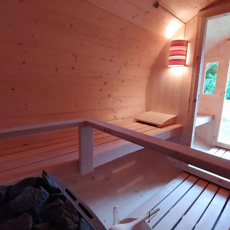 Zur Opernsaengerin *